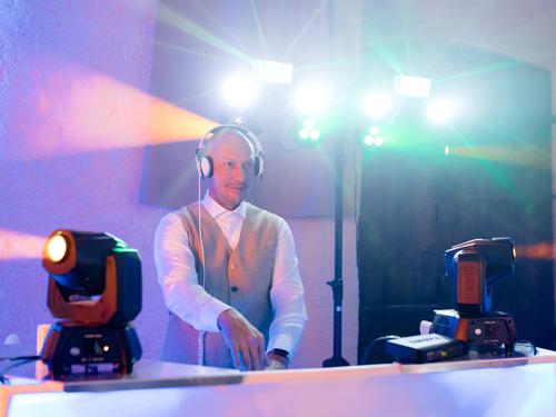 Dj Marlon die Hochzeitsband für eine kirchliche Trauung in Tirol