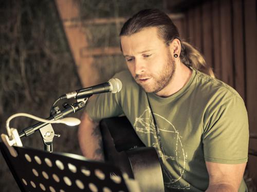 Dave Wildheart die Hochzeitsband für eine kirchliche Trauung in Tirol